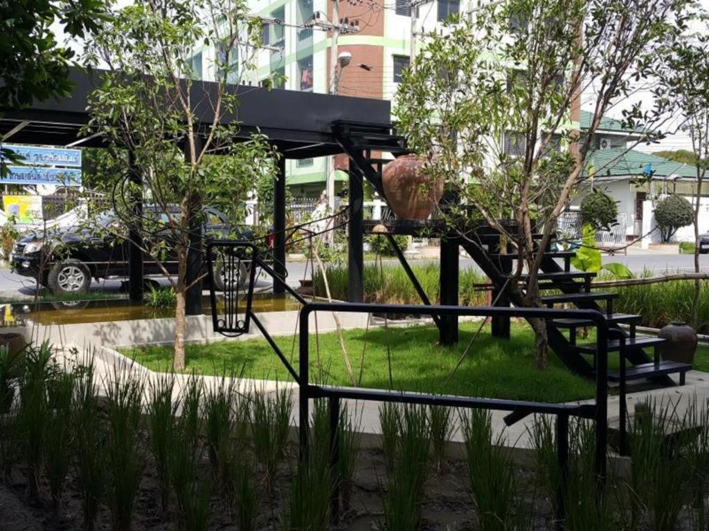 Silp-Pa Phra Nakhon Si Ayutthaya Hotel Exterior foto